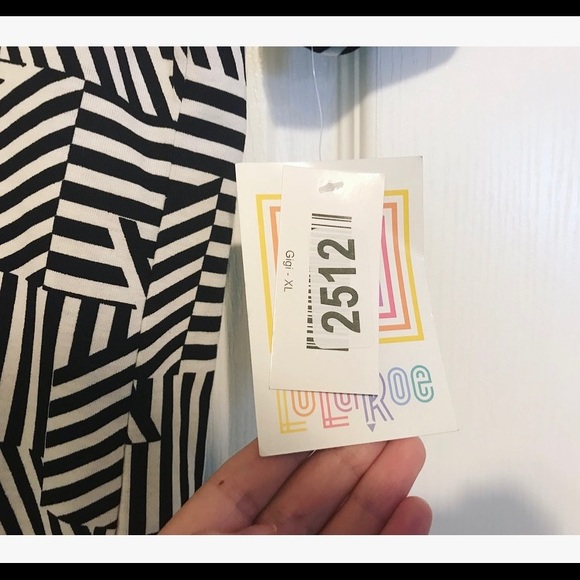 NWT LulaRoe Gigi Shirt - Picture 3 of 7